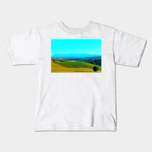 View in Montelupone with hills, fields and trees full of colors and the Sibillini Kids T-Shirt